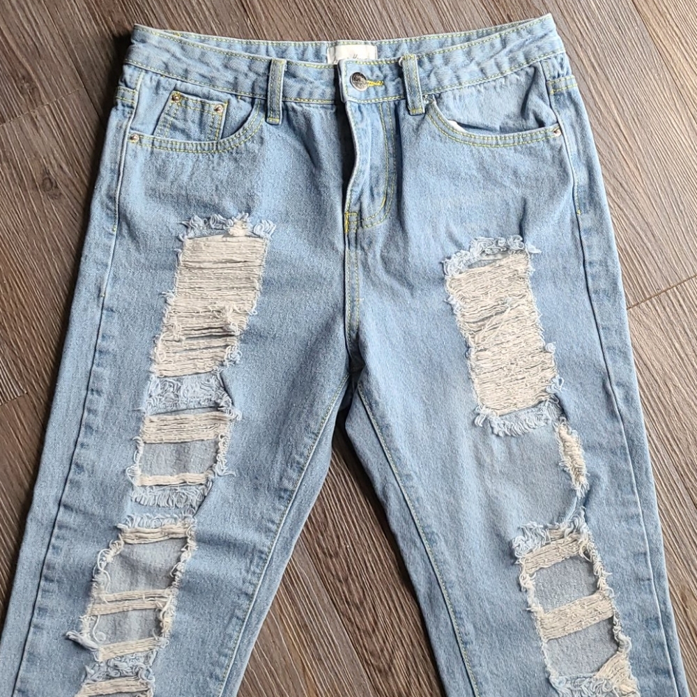 Love & Harmony Crop / Distressed Jeans - Picture 2 of 4